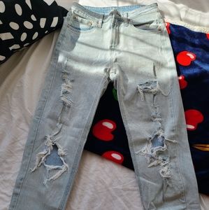 HIGH RISE STRAIGHT LEG  MOM JEANS RIPPED